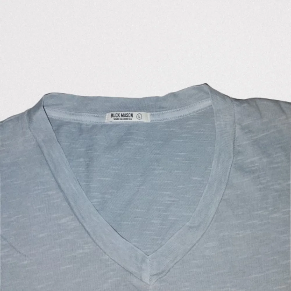 New no Tag  Buck Mason V-Neck T-Shirt Size Large Light Blue Grey Curved Hem - Picture 2 of 4